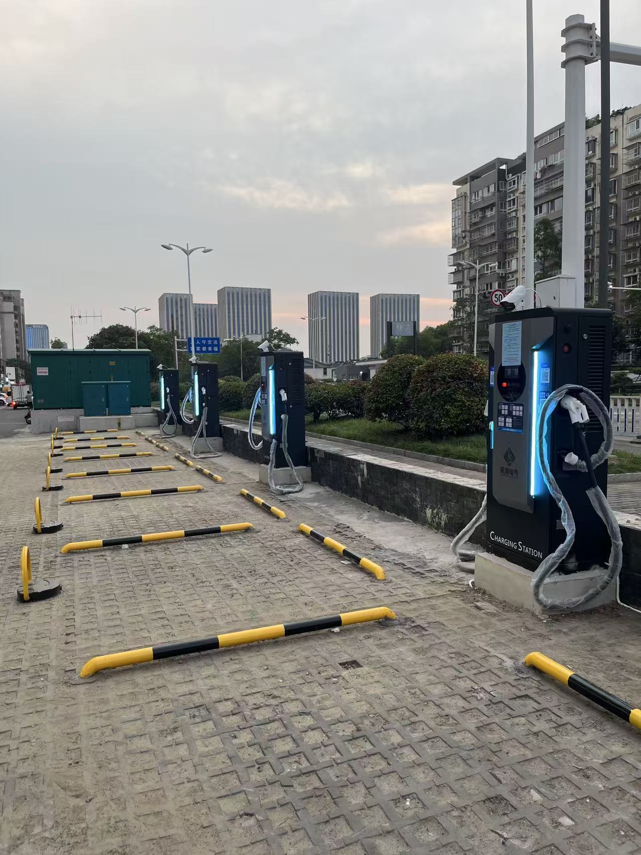 扬州市新港名兴花园小区充电站
